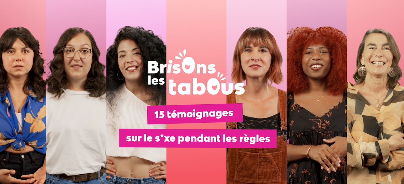 Deux femmes rigolent allongées dans leur lit