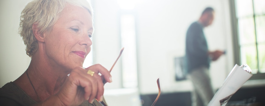 1500x600 Mature Woman Reading