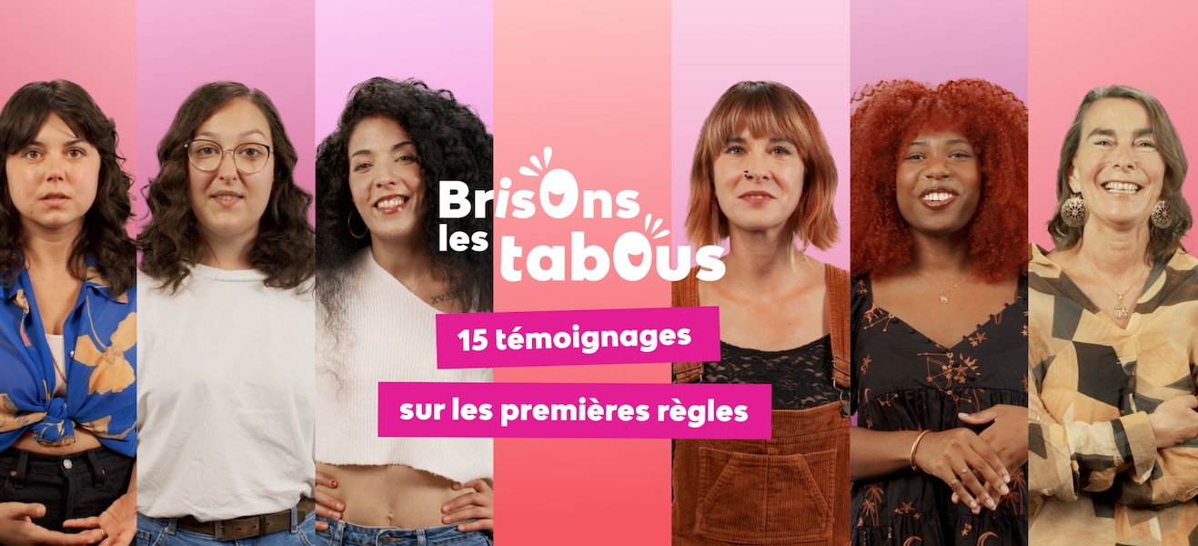 Une jeune fille discute avec sa mère sans la cuisine