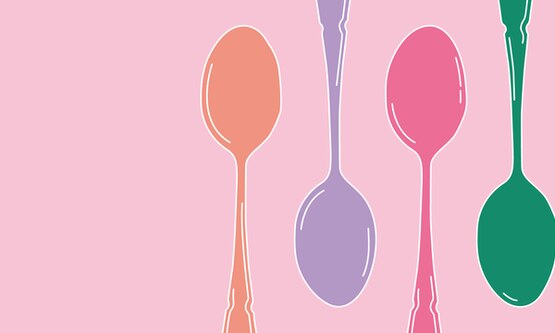 4 teaspoons in different colours to represent measuring the amount of blood lost during a period
