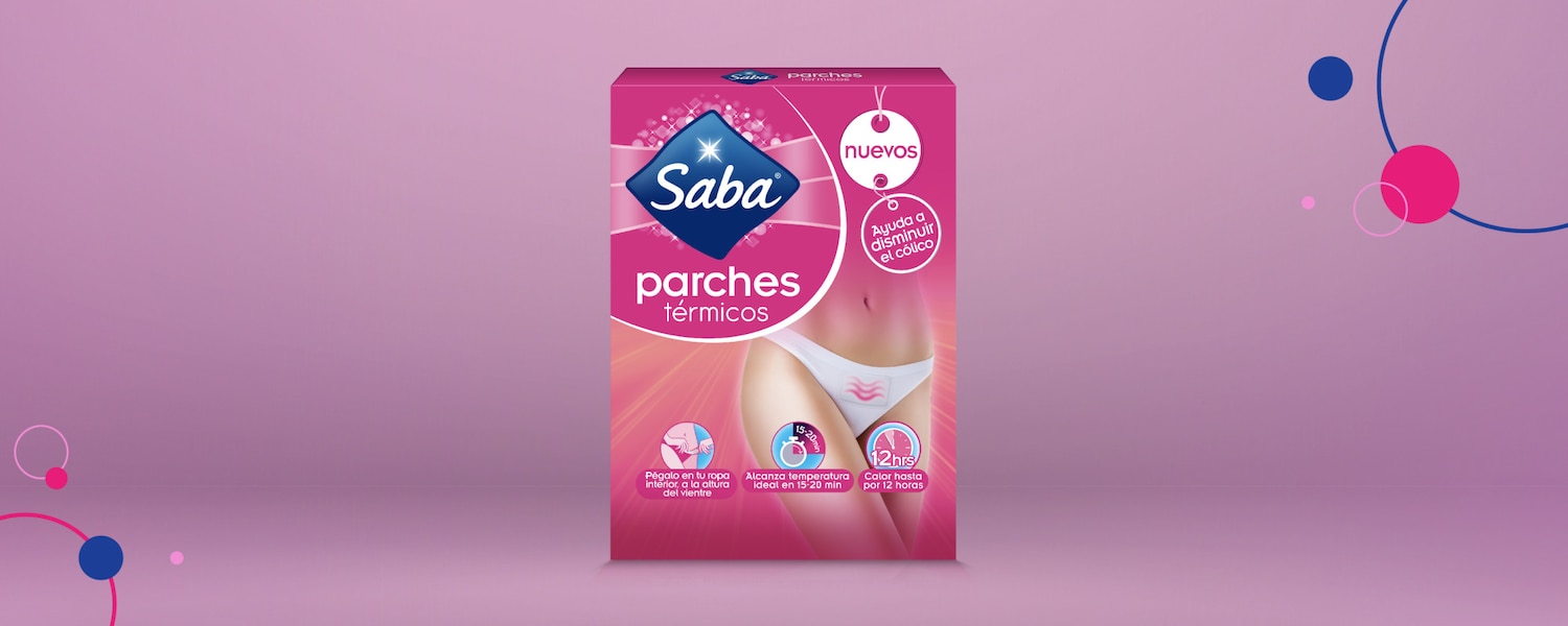 Imagen de los nuevos Parches térmicos de Saba sobre un fondo rosa - Saba